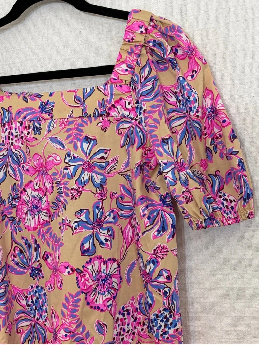 Lilly Pulitzer Floral Square-Neck Puff-Sleeve Top in Beige and Pink